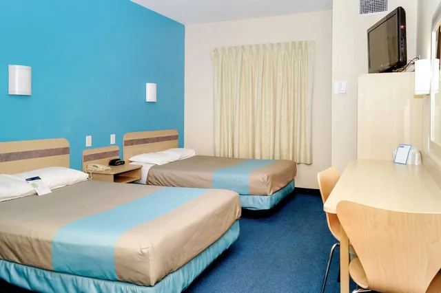 2 Full Beds - Non-Smoking، Motel6 Peterborough, ON 4/9
