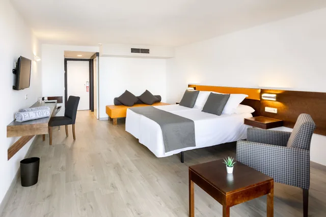 Superior, 3 Beds, Terrace, Hotel Atlantic El Tope 1/9