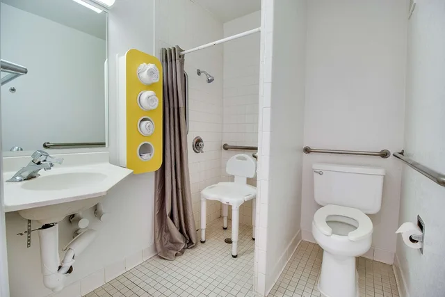 غرفة قياسية بسرير مزدوج لذوي الإعاقة، Motel6 Phoenix, AZ - East 5/8