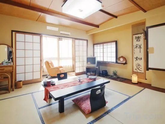 Japanese, No Bathroom، Mikado 1/1