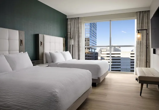 Room, 2 Queen Beds, Accessible, Tempo by Hilton Nashville Midtown 2/5