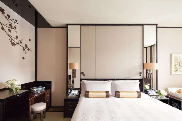 غرفة ديلوكس بسرير كينج بإطلالة على الفناء، The Peninsula Hong Kong 5/10