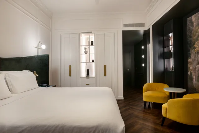 غرفة سوبيريور بسرير مزدوج بإطلالة على المسبح، Majestic Palace Sorrento, Curio Collection by Hilton 1/8