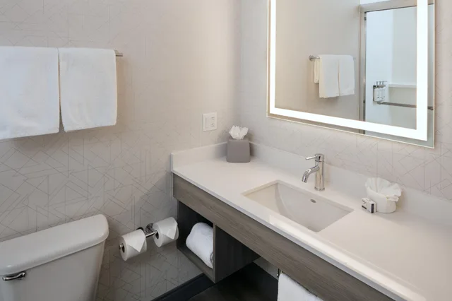 جناح بسرير كينج، Holiday Inn Express Corvallis-On The River 6/7