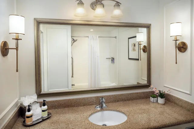 Room, King Bed, North Side، Holiday Inn Express Long Beach 10/10