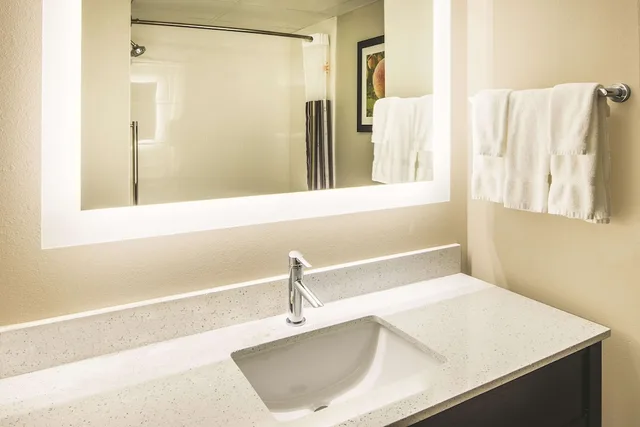 غرفة بسريرين كوين، La Quinta Inn And Suites by Wyndham Milledgeville 3/5
