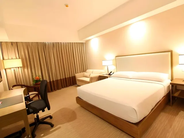 Deluxe, King Bed, Sofa, Garden Wing، Garden Orchid Hotel 2/2