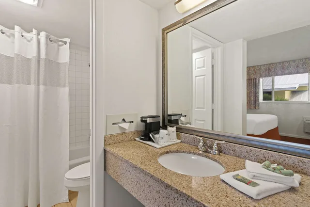 جناح بسرير كينج مع أريكة، Best Western Port St. Lucie 3/3