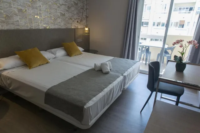 غرفة بسرير مزدوج أو سريرين منفصلين بشرفة، Ona Marbella Inn 1/8