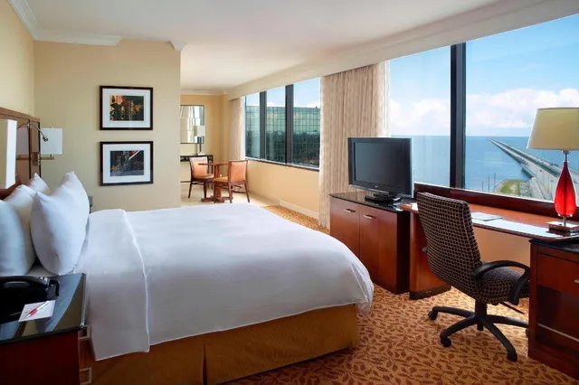 غرفة كبيرة ركنية بسرير كينج، New Orleans Marriott Metairie At Lakeway 1/2