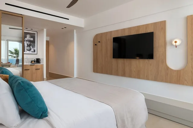 غرفة جونيور بسرير كوين بإطلالة على البحر بشرفة مع أريكة، Paralos Rodos Lifestyle Hotel 4/10