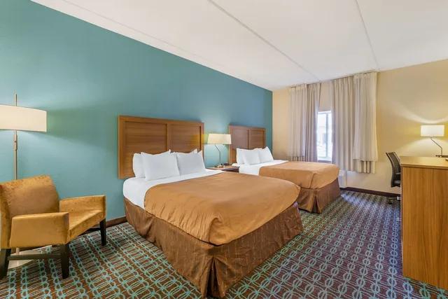 جناح بسريرين كوين، Quality Inn and Suites Sandusky 4/6