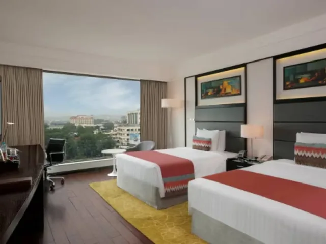 غرفة بسريرين منفصلين للمدخنين، Crowne Plaza Pune City Centre 1/3