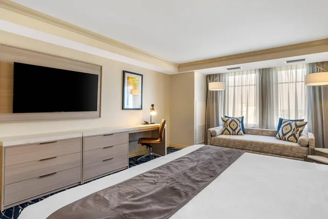 غرفة قياسية بسرير كينج، Wyvern Hotel, an Ascend Collection Hotel 5/10