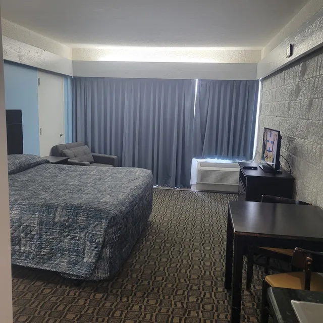 Efficiency, Standard, Queen Bed, Ocean Front, Sofa, Kitchenette، Padre South Hotel On The Beach 3/4
