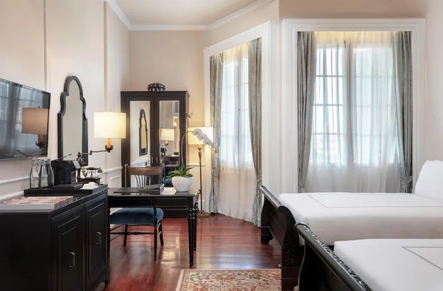 Landmark, Suite, Raffles Hotel Le Royal 6/10