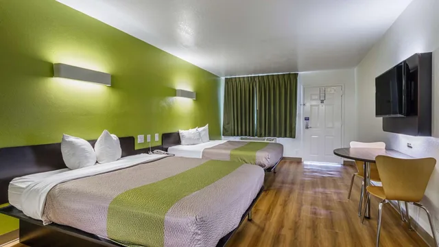 غرفة بسريرين كوين لذوي الإعاقة، Motel6 San Marcos, TX - North 2/7