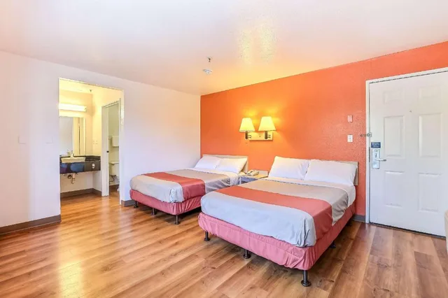 غرفة بسريرين كوين، Motel6 Pinole, CA 3/10