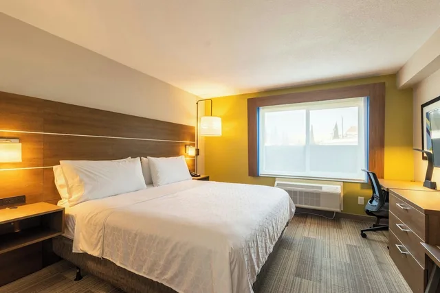 غرفة قياسية بسرير كينج لذوي الإعاقة، Holiday Inn Express Anaheim West 1/3