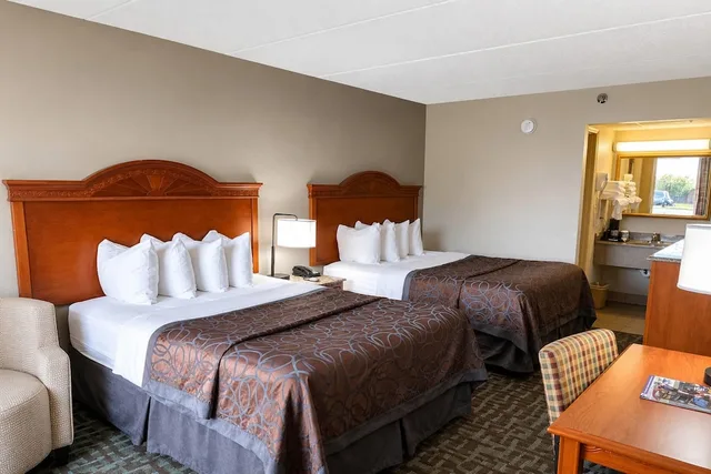 Standard, 2 Queen Beds, Days Inn by Wyndham Apple Valley Pigeon Forge/Sevierville 4/10