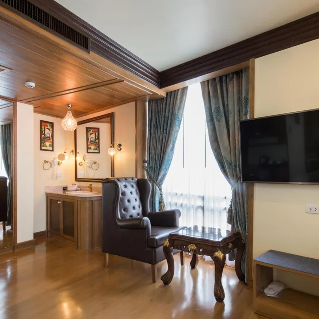 Grand, Deluxe, Peak Nimman Prestige Hotel 5/10
