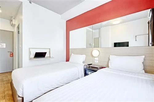 Room, Double or Twin Bed, Easy Planet Pattaya 1/2