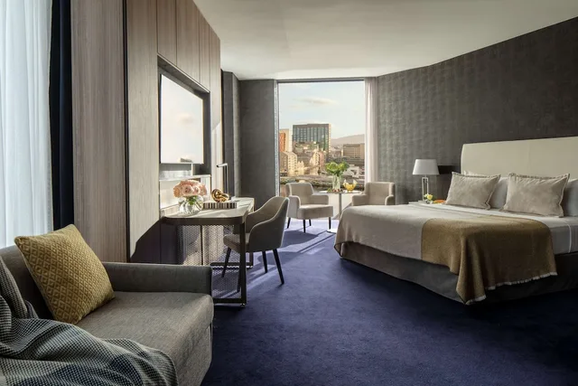 جناح جونيور ركني بسرير كينج مع سرير إضافي، Anantara The Marker Dublin Hotel 4/7