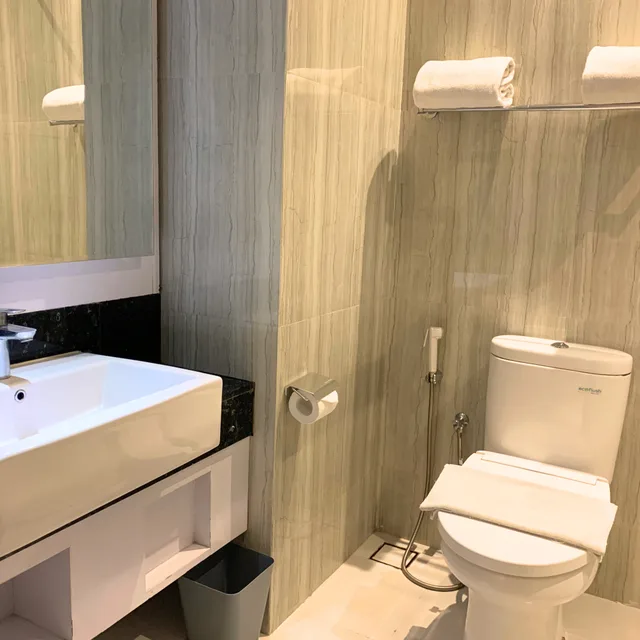 غرفة ديلوكس بسرير مزدوج، Surabaya River View Hotel 2/2