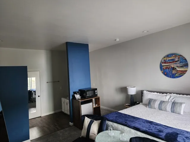 Spectacular, King Bed, Top Floor, Wharf Master's Inn 3/6