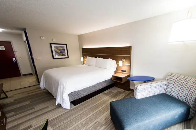 Standard, King Bed, Accessible, Holiday Inn Express Hotel And Suites Statesville 6/8