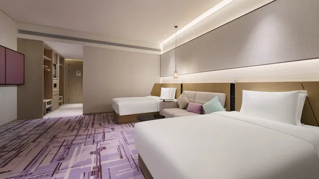 غرفة قياسية بسريرين منفصلين بإطلالة على البحر مع دخول صالة النادي، Crowne Plaza Dalian Xinghai 2/10