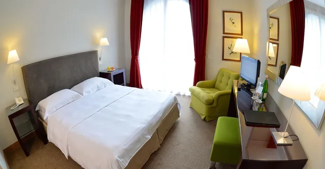 غرفة بريستيج بسرير مزدوج أو سريرين منفصلين بإطلالة على البحيرة بشرفة، Hotel Villa Miravalle 2/3