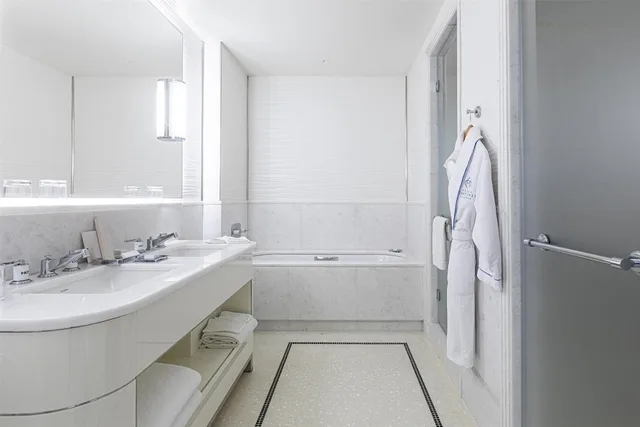 جناح بسرير كينج، Hotel Martinez 2/2