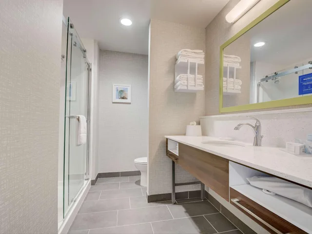 استوديو بإطلالة، Hampton Inn and Suites Williamstown Ark Encounter 9/10