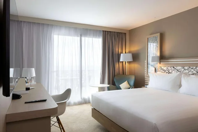 Connecting, Family, King and Queen Bed, Hilton Garden Inn Le Havre Centre 5/9