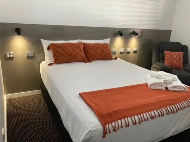 غرفة ديلوكس بسرير كينج، Fountain View Motel 3/4
