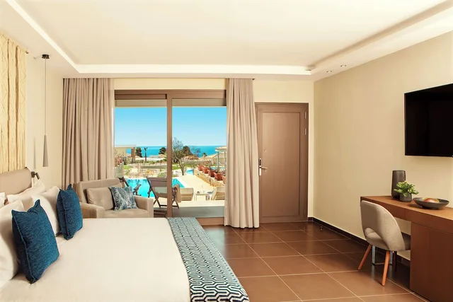 بنغل تنفيذي بسرير كينج بإطلالة على البحر مع أريكة بمسبح خاص، Zeus Eleva Ajul, a Registry Collection Hotel 1/3