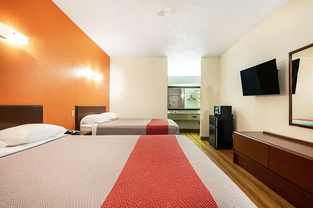 2 Queen Beds - Non-Smoking, Micfridge، Motel6 Covington, TN 1/1