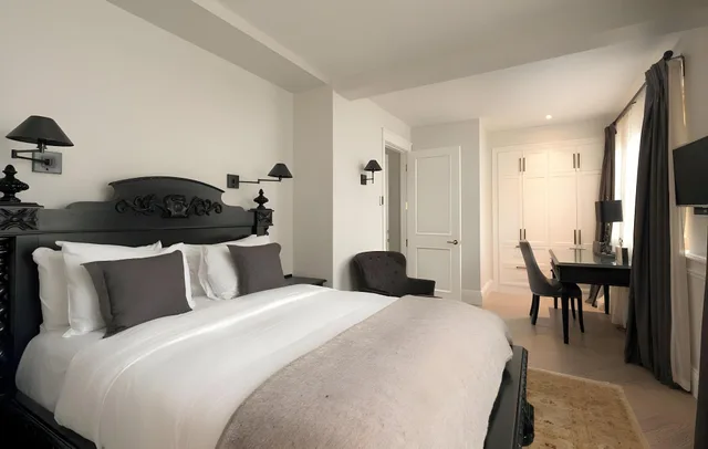 غرفة بسرير كوين، HOTEL PORT-ROYAL 1/2