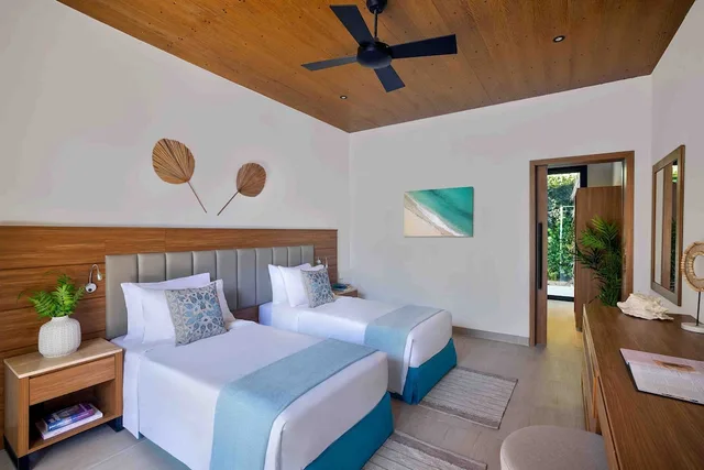 Beach Pool, Double or Twin Bed، Anantara World Islands Dubai Resort 1/5