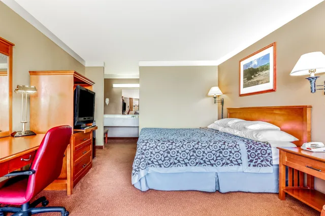 غرفة بسرير كينج للمدخنين، Days Inn By Wyndham Hillsboro Tx 2/7