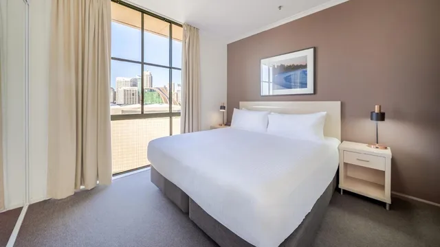شقة تنفيذية بسرير كوين وسريرين منفصلين بإطلالة على المدينة بغرفتي نوم، Oaks Sydney Goldsbrough Suites 5/10