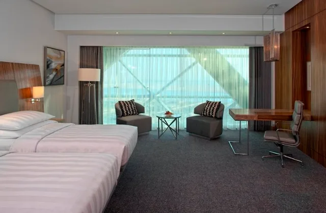 غرفة ديلوكس بسرير مزدوج أو سريرين منفصلين، Andaz Capital Gate, Abu Dhabi, by Hyatt 1/3