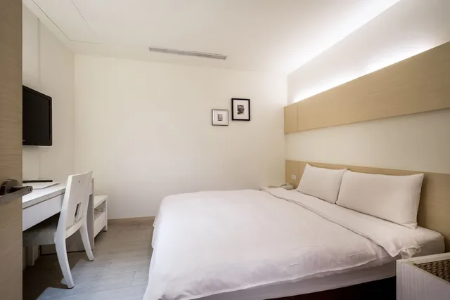 Superior, Double Bed, No Window، We Meet Taipei Hotel 2/10