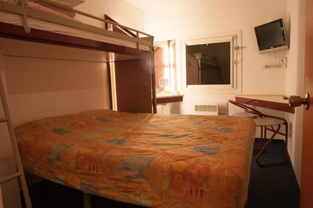 Room, Triple, Shared Bathroom, Hotel ClassEco Gent 4/4