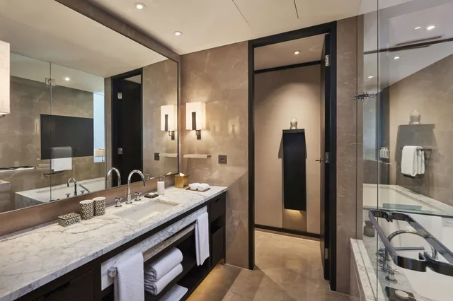 غرفة كلوب بريميير بسرير كينج، Rosewood Beijing 4/4