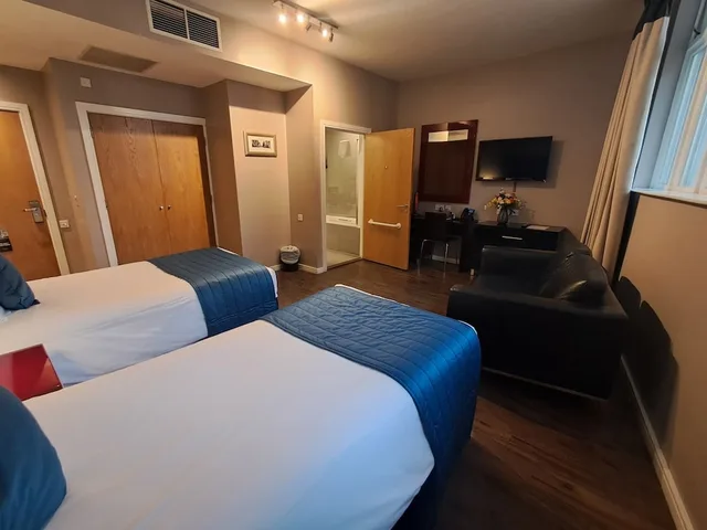 غرفة قياسية بسريرين منفصلين، The Royal Hotel Cardiff 2/10