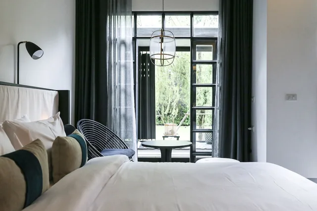 Willow، HOTEL DES ARTISTS PING SILHOUETTE 1/7