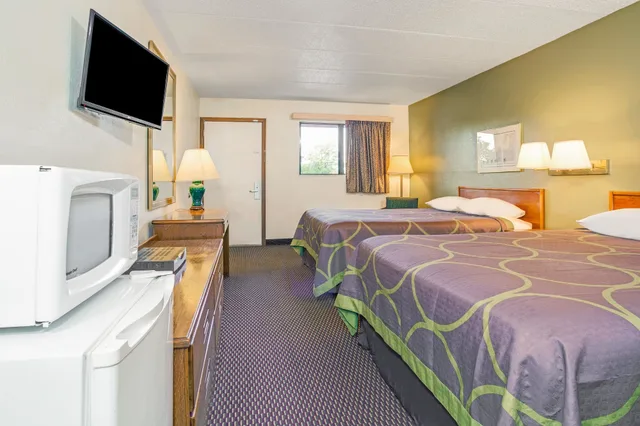 غرفة بسريرين مزدوجين، Super 8 By Wyndham Fort Mitchell Cincinnati Area 1/6