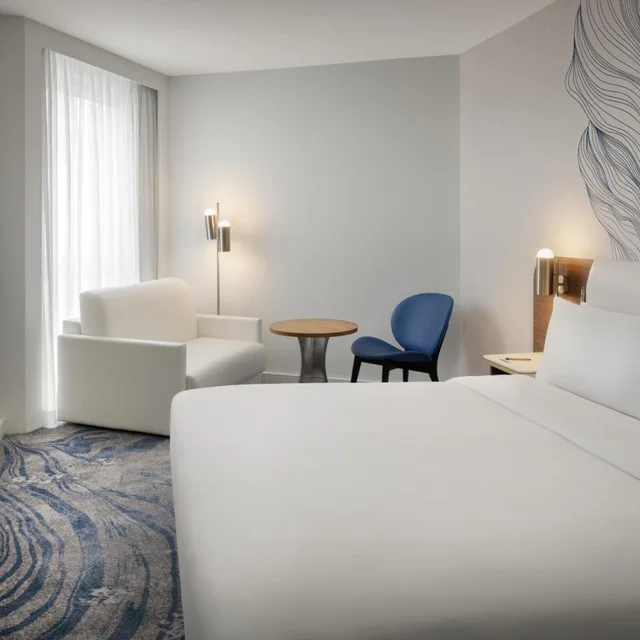 غرفة سوبيريور ثلاثية بسرير كينج مع أريكة، Le Meridien Paris Arc De Triomphe 3/5